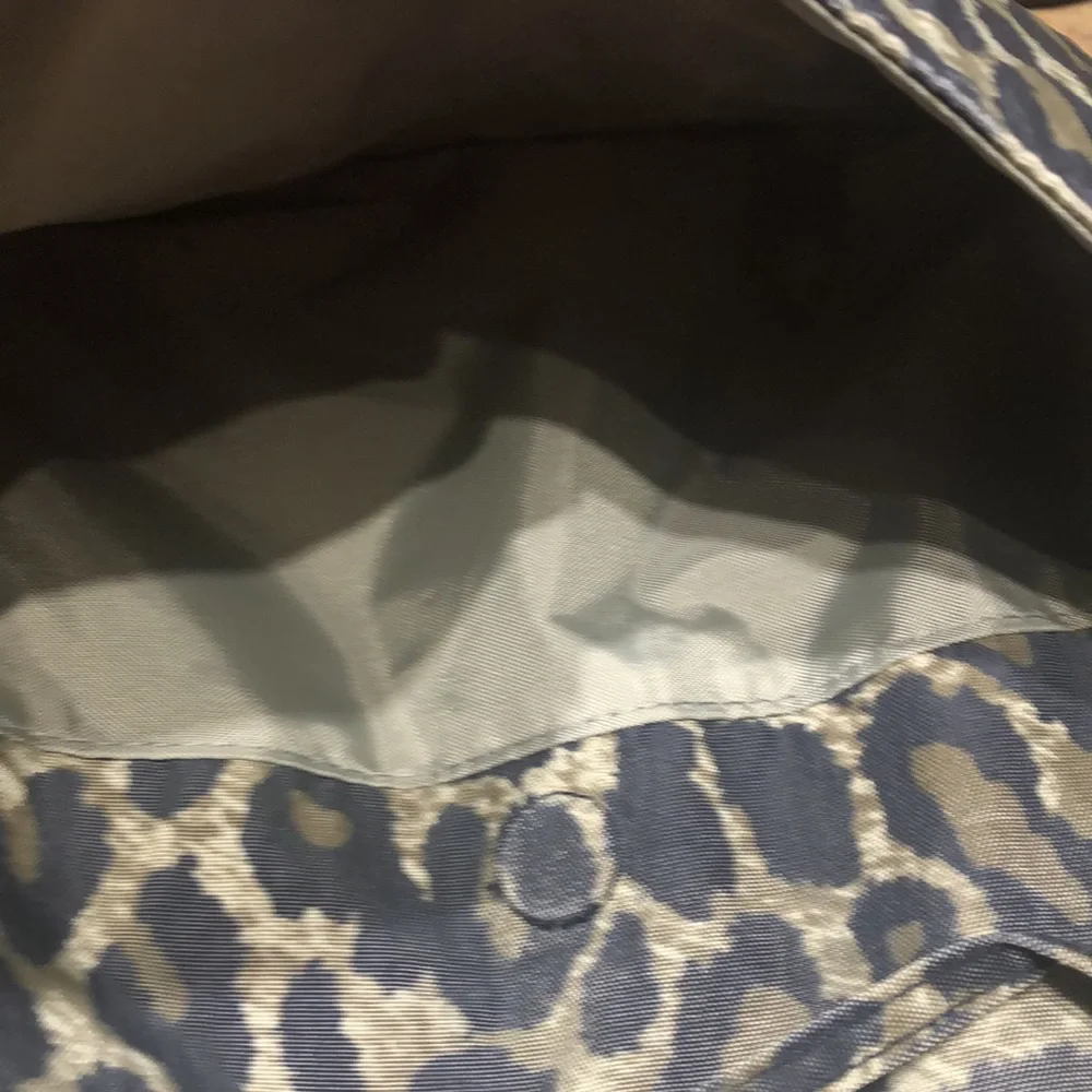Baggallini leopard crossbody - Picture 7 of 7